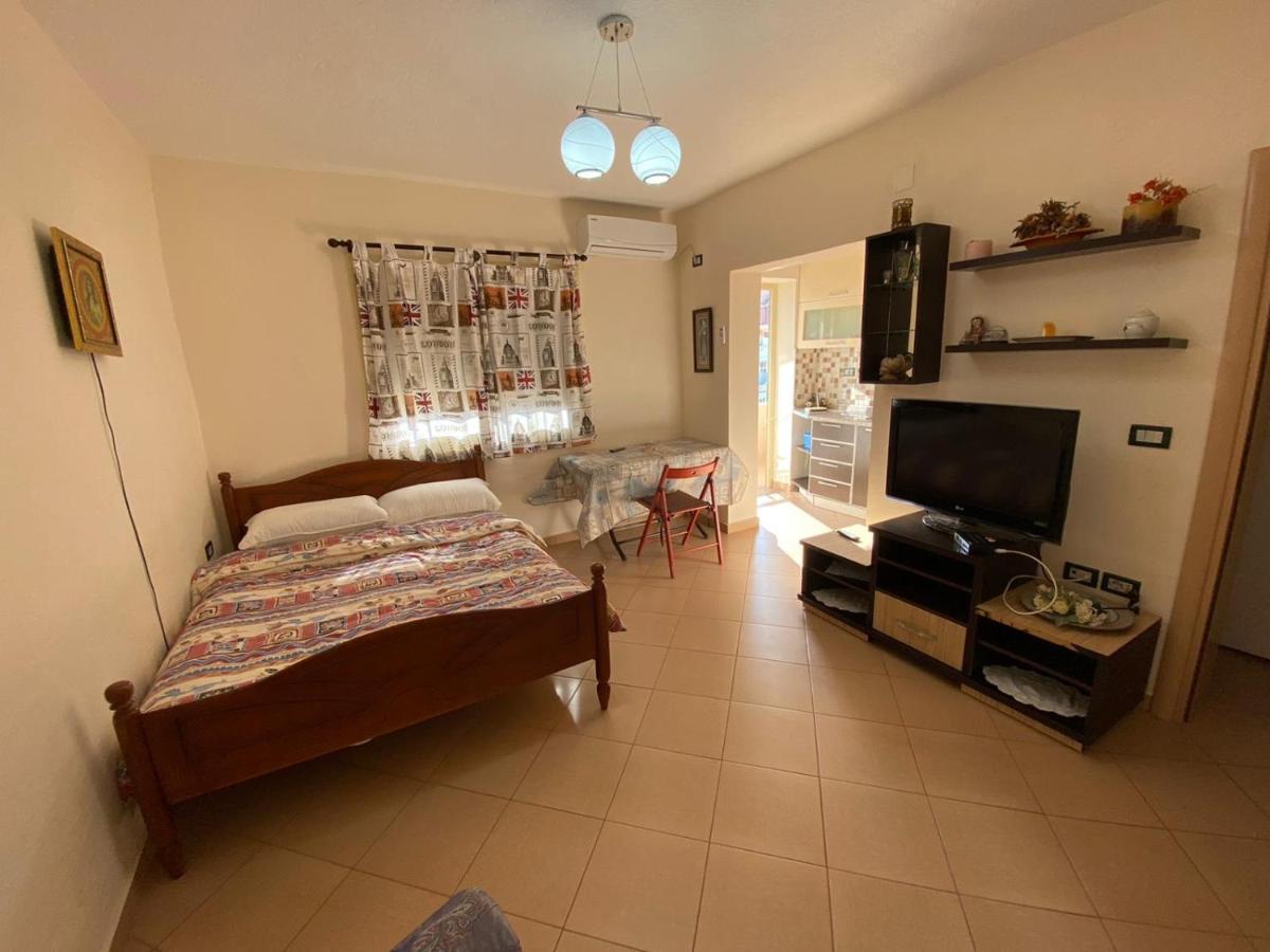 88 Apartment Himare Exterior photo