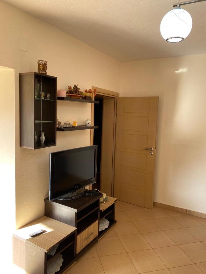 88 Apartment Himare Exterior photo