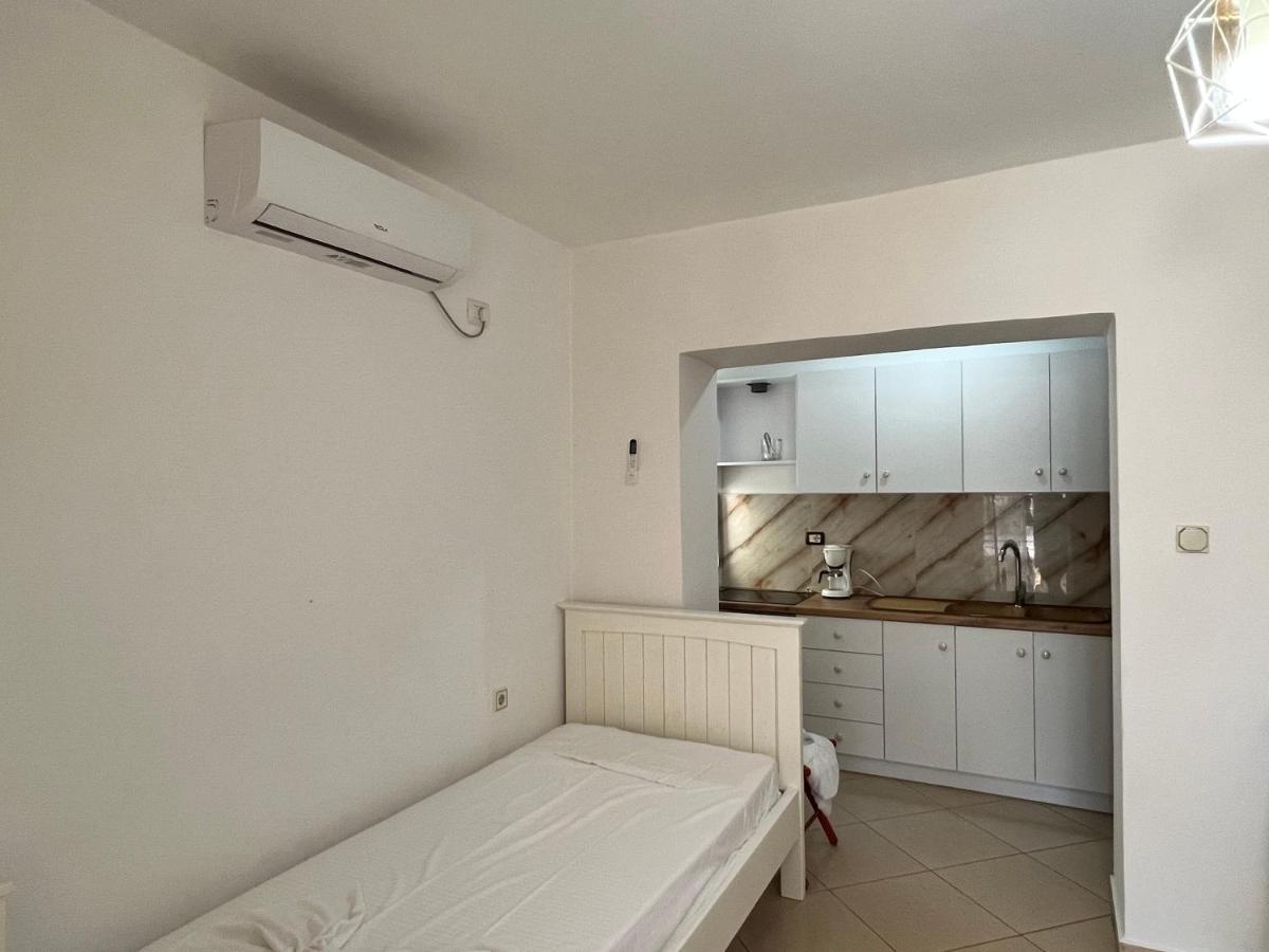 88 Apartment Himare Exterior photo