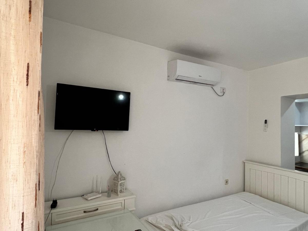 88 Apartment Himare Exterior photo